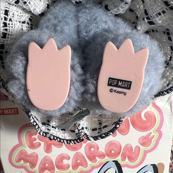 POP MART LABUBU Exciting Macaron Collection With Outfit (SEA SALT COCONUT) - Picture 14 of 17